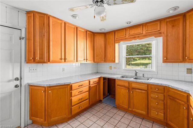 5752 Nylon Drive, Winston-salem, NC 27105