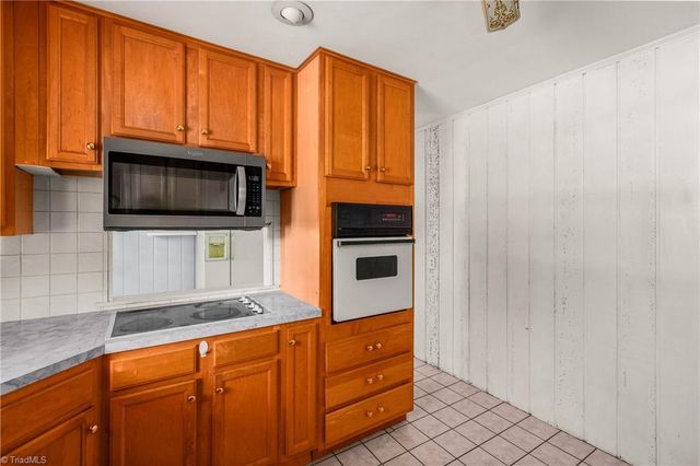5752 Nylon Drive, Winston-salem, NC 27105