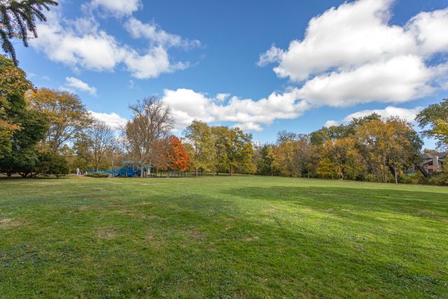 609 Carriage Hill Drive, Glenview, IL 60025