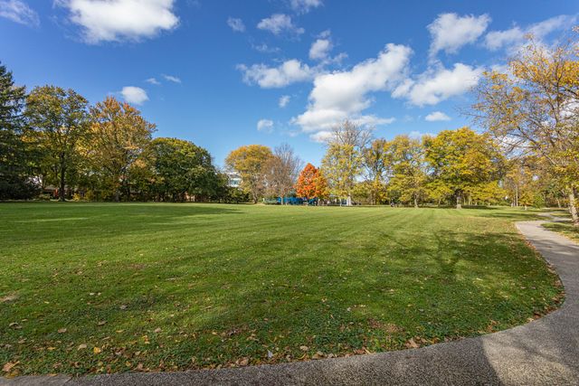 609 Carriage Hill Drive, Glenview, IL 60025