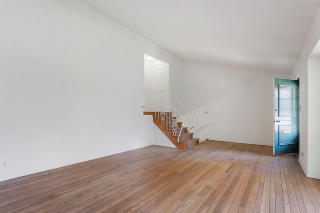 609 Carriage Hill Drive, Glenview, IL 60025