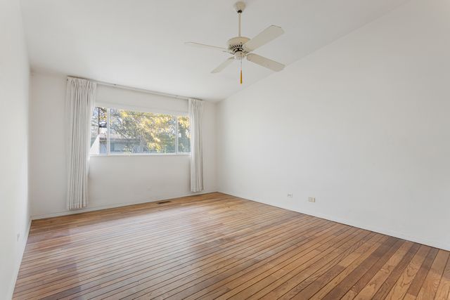 609 Carriage Hill Drive, Glenview, IL 60025