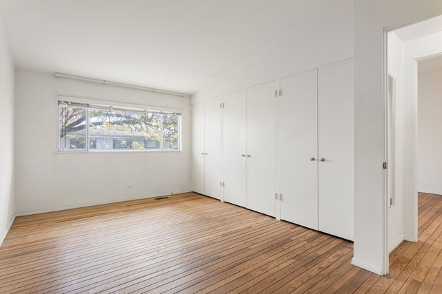 609 Carriage Hill Drive, Glenview, IL 60025