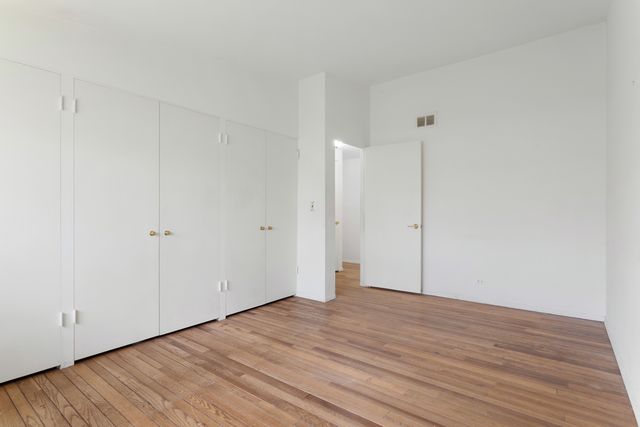 609 Carriage Hill Drive, Glenview, IL 60025