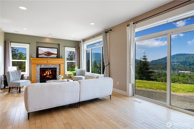 5905 229th Ave SE, Issaquah, WA 98029