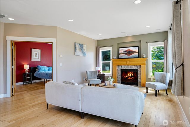 5905 229th Ave SE, Issaquah, WA 98029