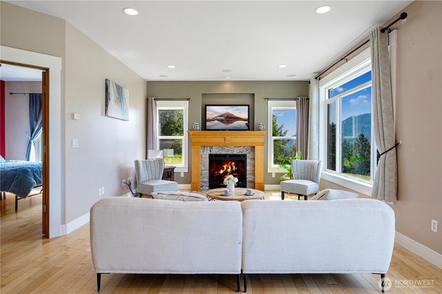 5905 229th Ave SE, Issaquah, WA 98029