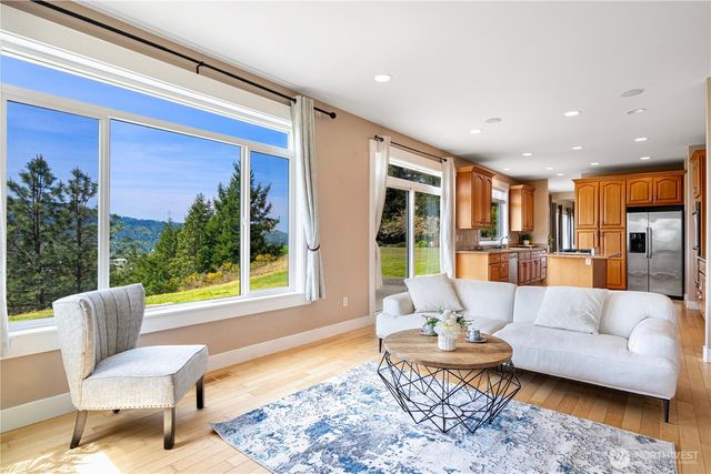 5905 229th Ave SE, Issaquah, WA 98029