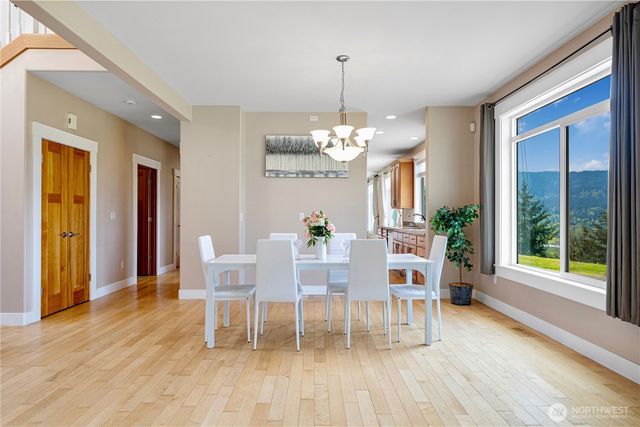 5905 229th Ave SE, Issaquah, WA 98029