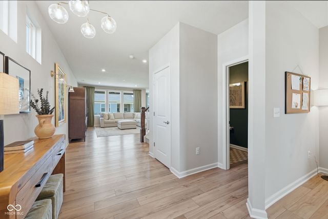 5350 Oak Knoll Drive, Whitestown, IN 46075