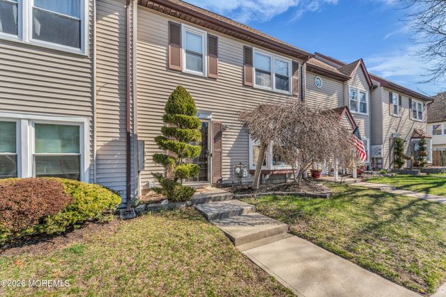 30 Forge Court, Jackson, NJ 08527