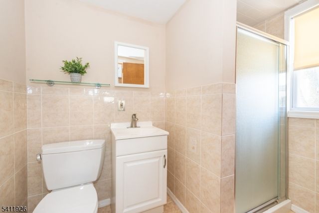 10 Burlington Rd, Clifton City, NJ 07012