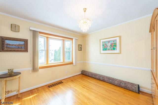 10 Burlington Rd, Clifton City, NJ 07012