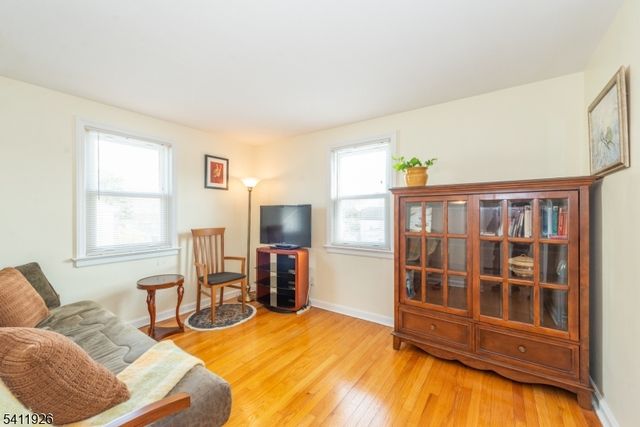 10 Burlington Rd, Clifton City, NJ 07012