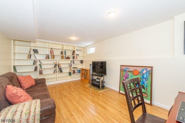 10 Burlington Rd, Clifton City, NJ 07012