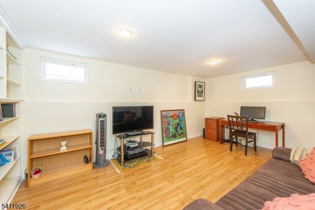 10 Burlington Rd, Clifton City, NJ 07012