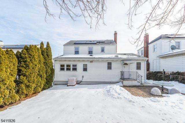 10 Burlington Rd, Clifton City, NJ 07012