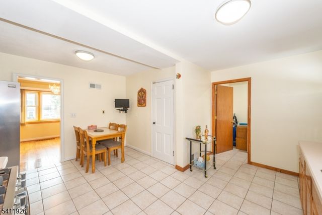 10 Burlington Rd, Clifton City, NJ 07012