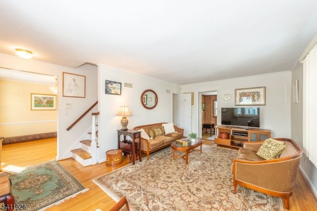 10 Burlington Rd, Clifton City, NJ 07012