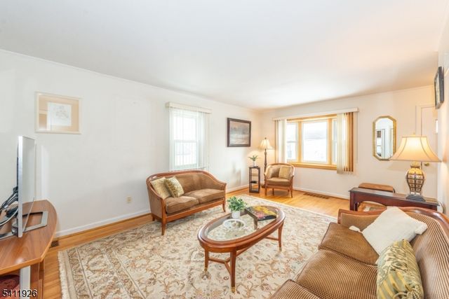 10 Burlington Rd, Clifton City, NJ 07012