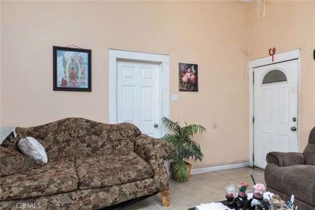 1031 K, Reedley, CA 93654