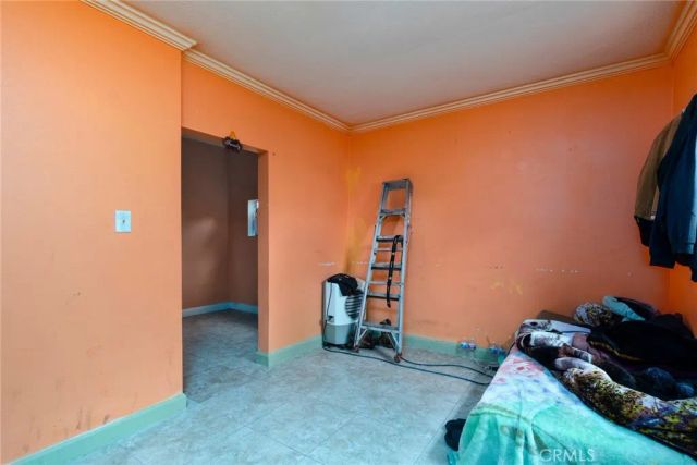 1031 K, Reedley, CA 93654