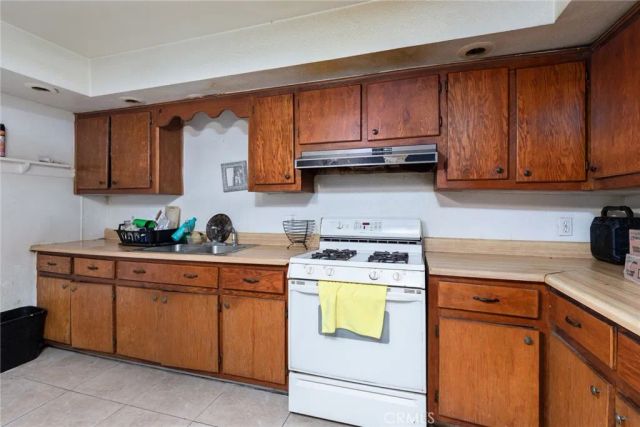 1031 K, Reedley, CA 93654