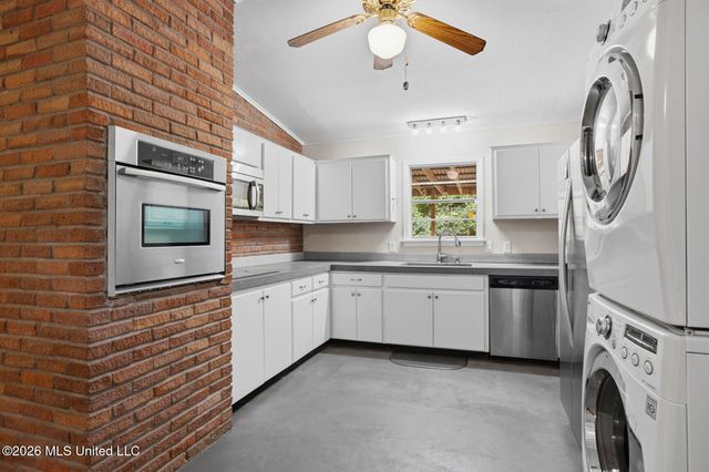 1012 Briarwood Drive, Clinton, MS 39056