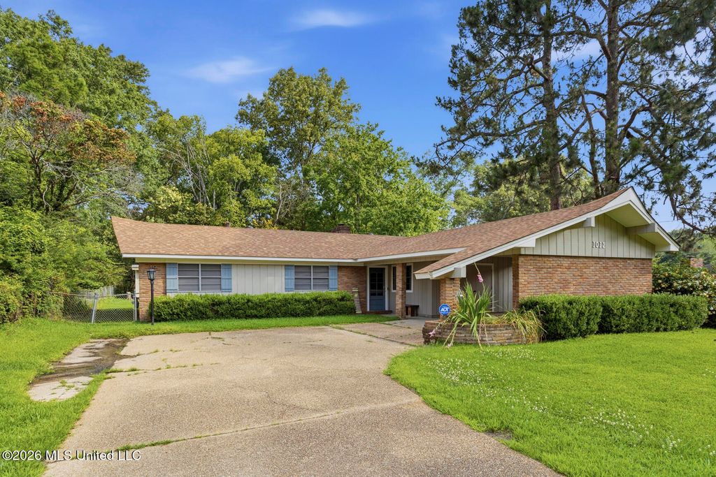 1012 Briarwood Drive, Clinton, MS 39056