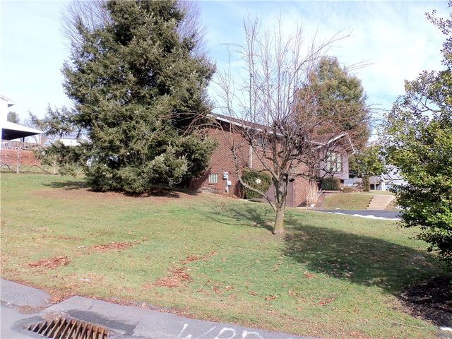 145 Wren Way, South Strabane, PA 15301