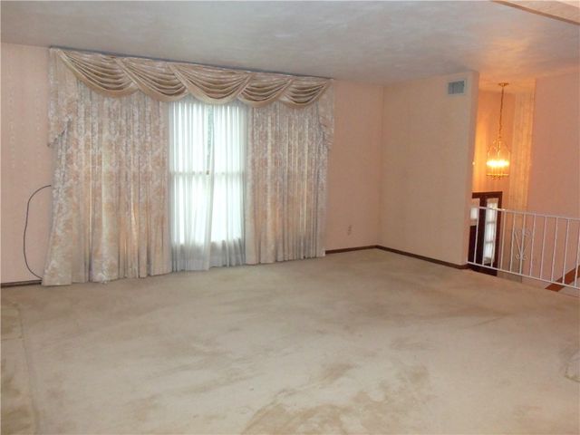 145 Wren Way, South Strabane, PA 15301