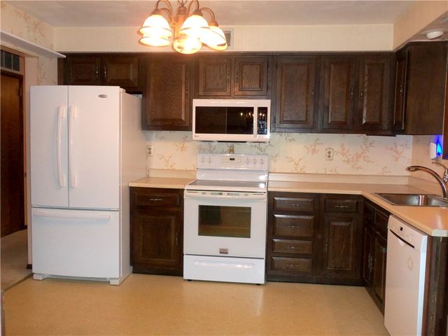 145 Wren Way, South Strabane, PA 15301