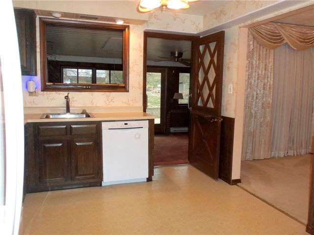 145 Wren Way, South Strabane, PA 15301