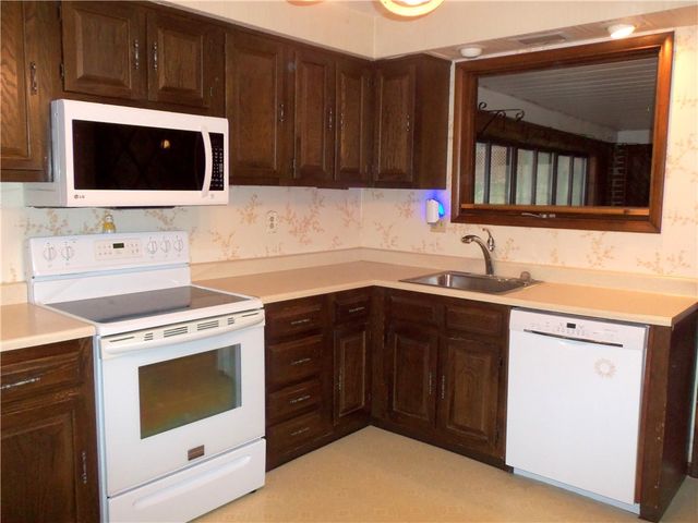 145 Wren Way, South Strabane, PA 15301