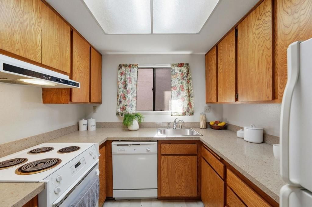 Image 12 of property listing at 999 W Evelyn Terrace 75, Sunnyvale, CA 94086