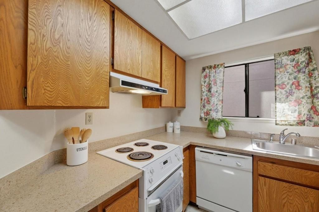 Image 13 of property listing at 999 W Evelyn Terrace 75, Sunnyvale, CA 94086