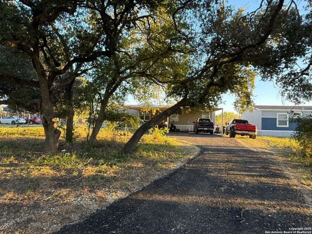 137 Viridian View, Pleasanton, TX 78064