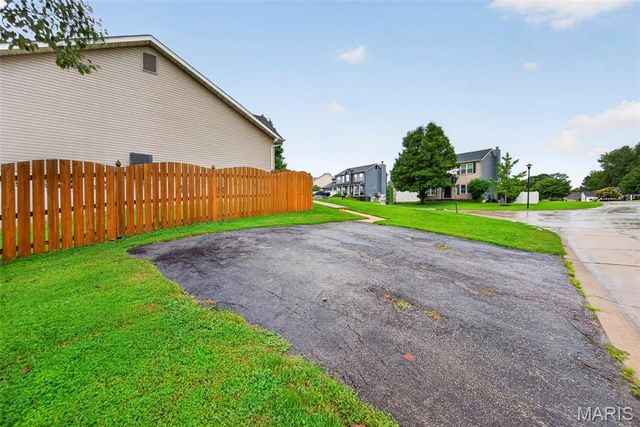 2 Moonstone Court, O'fallon, MO 63366