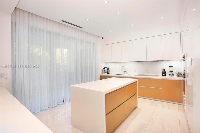 121 Buttonwood Drive, Key Biscayne, FL 33149