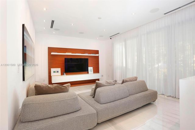 121 Buttonwood Drive, Key Biscayne, FL 33149