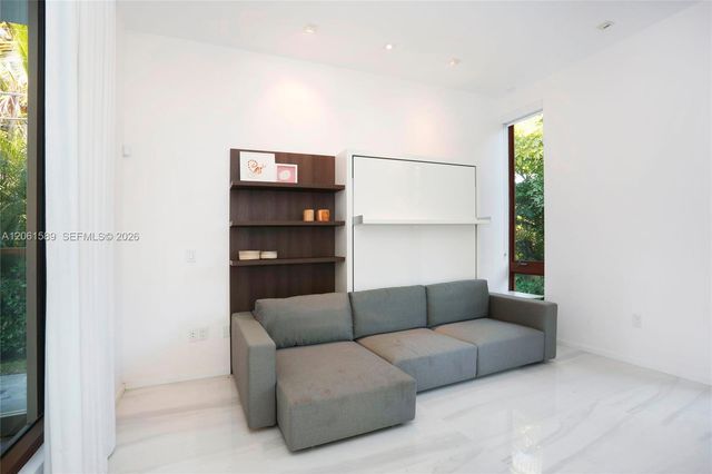 121 Buttonwood Drive, Key Biscayne, FL 33149