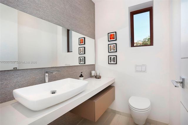 121 Buttonwood Drive, Key Biscayne, FL 33149