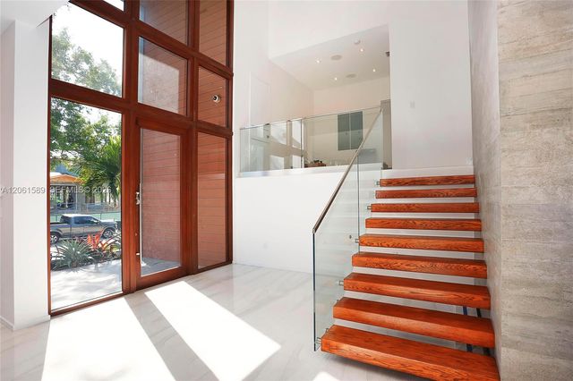 121 Buttonwood Drive, Key Biscayne, FL 33149