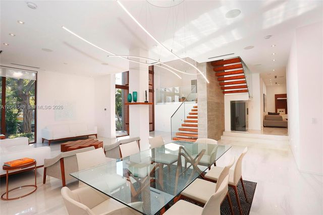 121 Buttonwood Drive, Key Biscayne, FL 33149