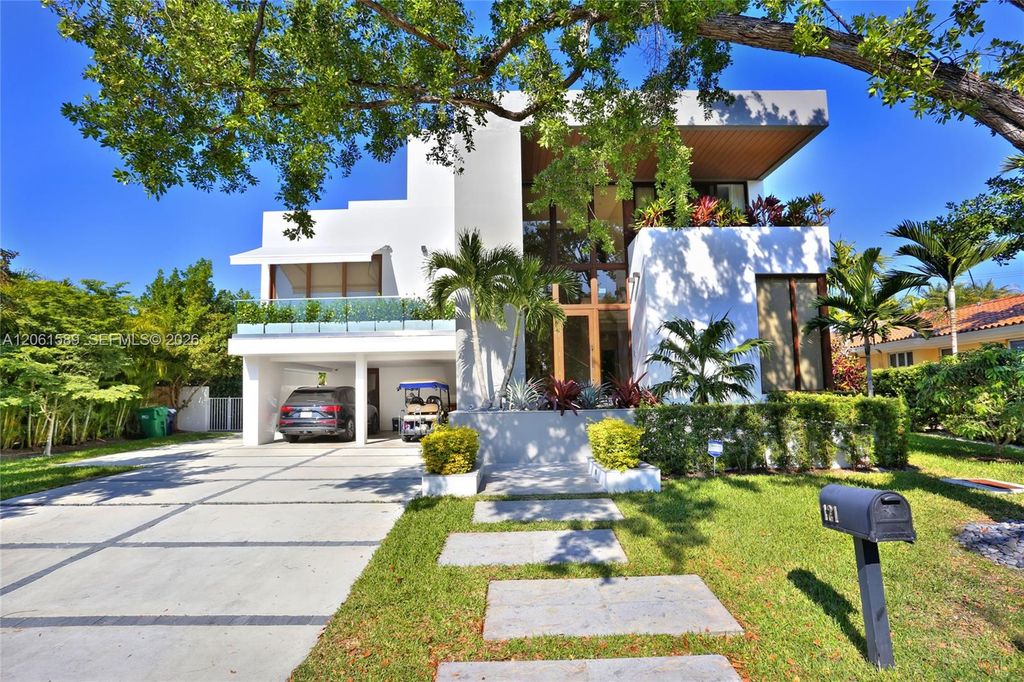 121 Buttonwood Drive, Key Biscayne, FL 33149