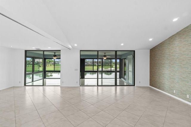 23 Eastgate Drive B, Boynton Beach, FL 33436