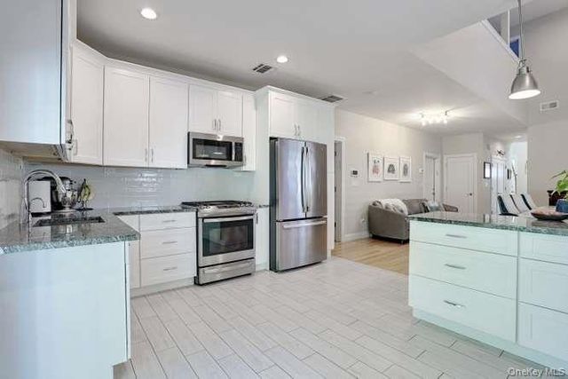 11 Silverwood Circle, Suffern, NY 10901