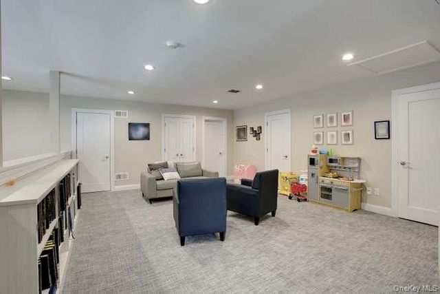 11 Silverwood Circle, Suffern, NY 10901