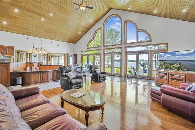 707 Lake Shore Drive, Cadillac, MI 49601