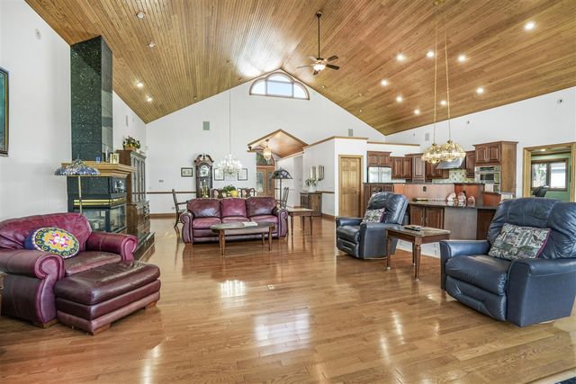 707 Lake Shore Drive, Cadillac, MI 49601